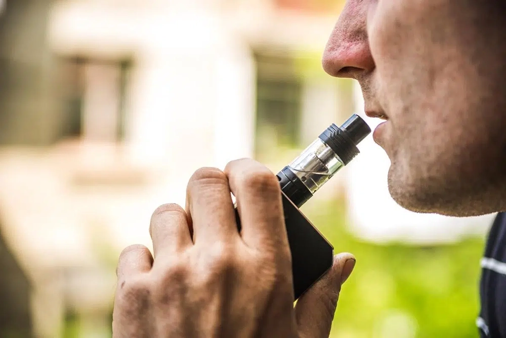 Vaping: Unveiling the Pros and Cons